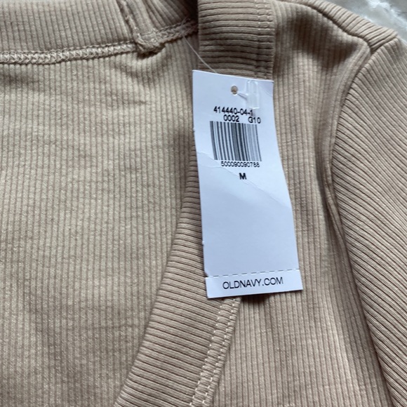 New Old Navy tshirt size medium - Picture 2 of 2